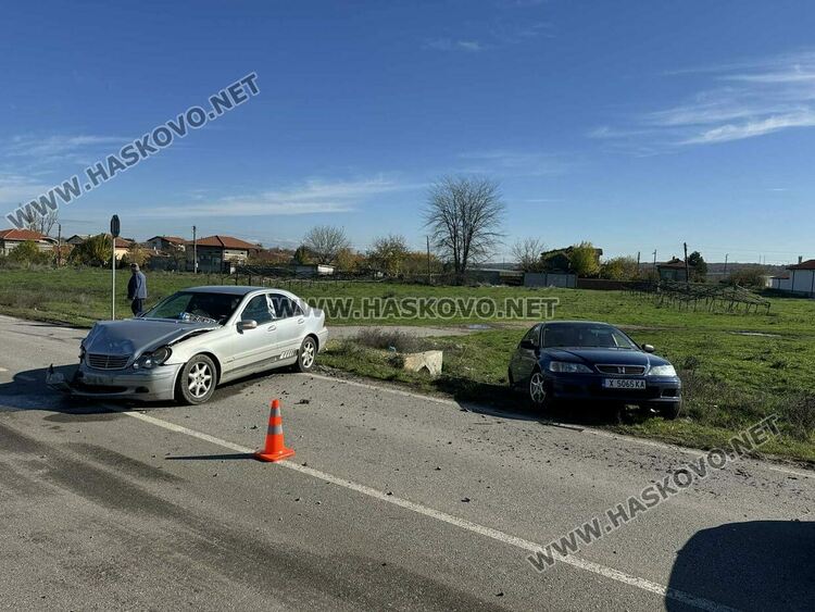 Двама са в болница след катастрофа край Узунджово