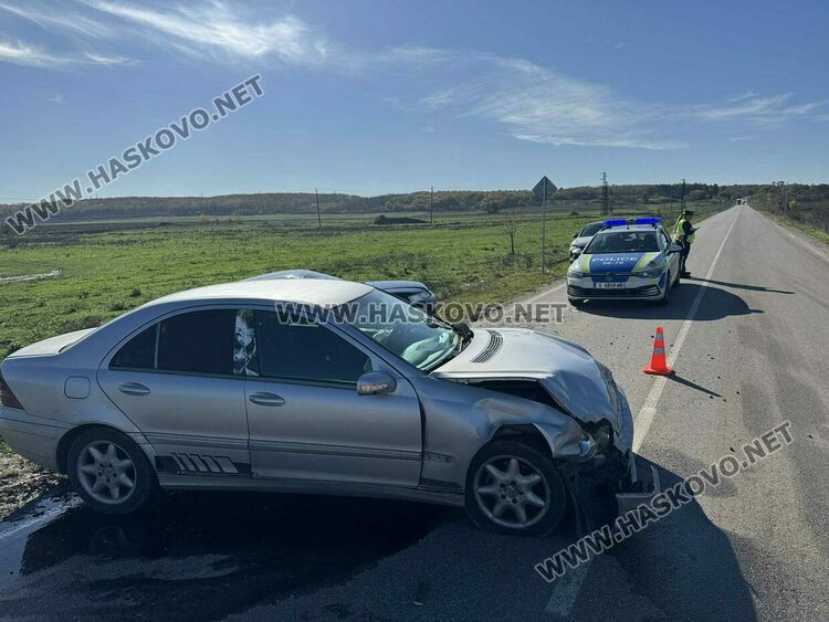 Двама са в болница след катастрофа край Узунджово