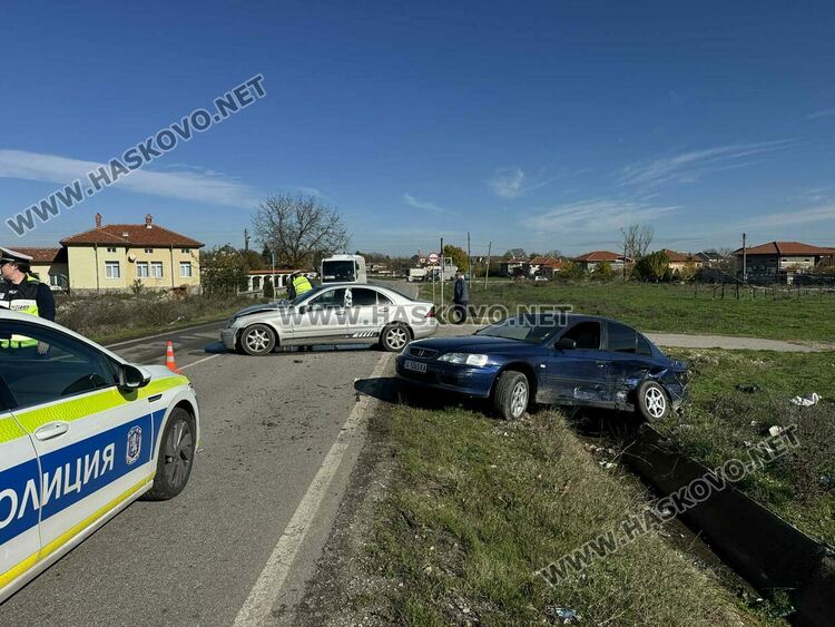 Двама са в болница след катастрофа край Узунджово