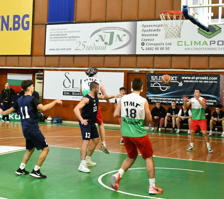 Баскетболистите на ПМГ отново са общински шампиони в Хасково 