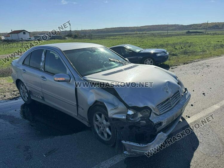 Двама са в болница след катастрофа край Узунджово