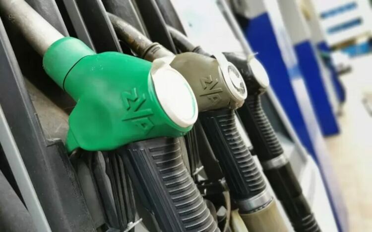 Някои бензиностанции вчера са търгували дизелово гориво на цени от 2.50 до 2.53 лв., като сред тях са двете най-големи вериги в страната.