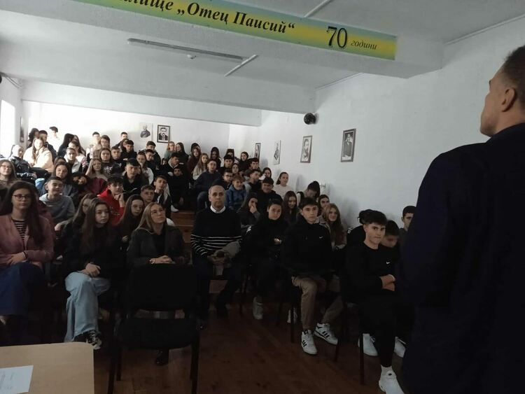  Обучителни срещи по превенция на употребата на наркотични вещества се проведоха в училища от Смолянска област