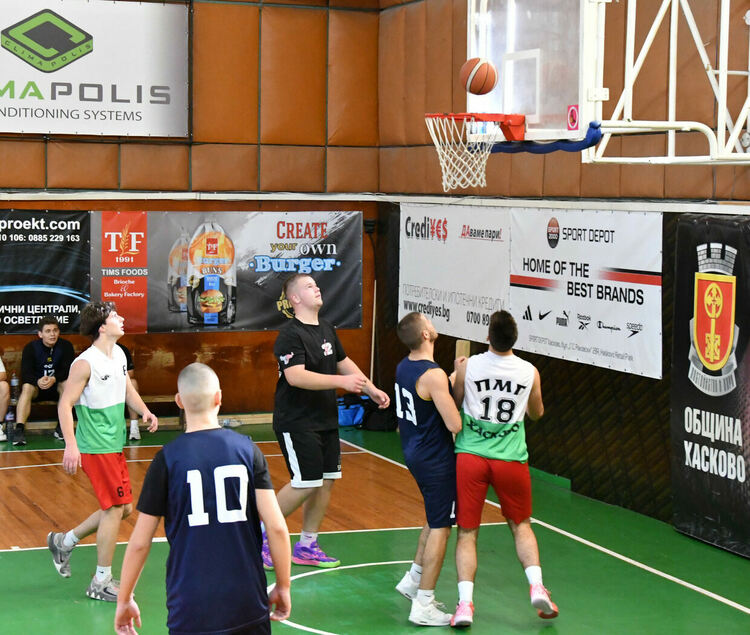 Баскетболистите на ПМГ отново са общински шампиони в Хасково 