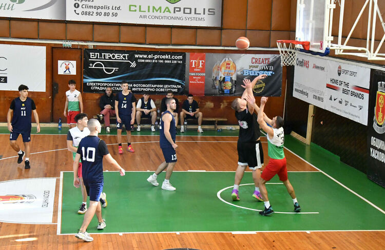 Баскетболистите на ПМГ отново са общински шампиони в Хасково 