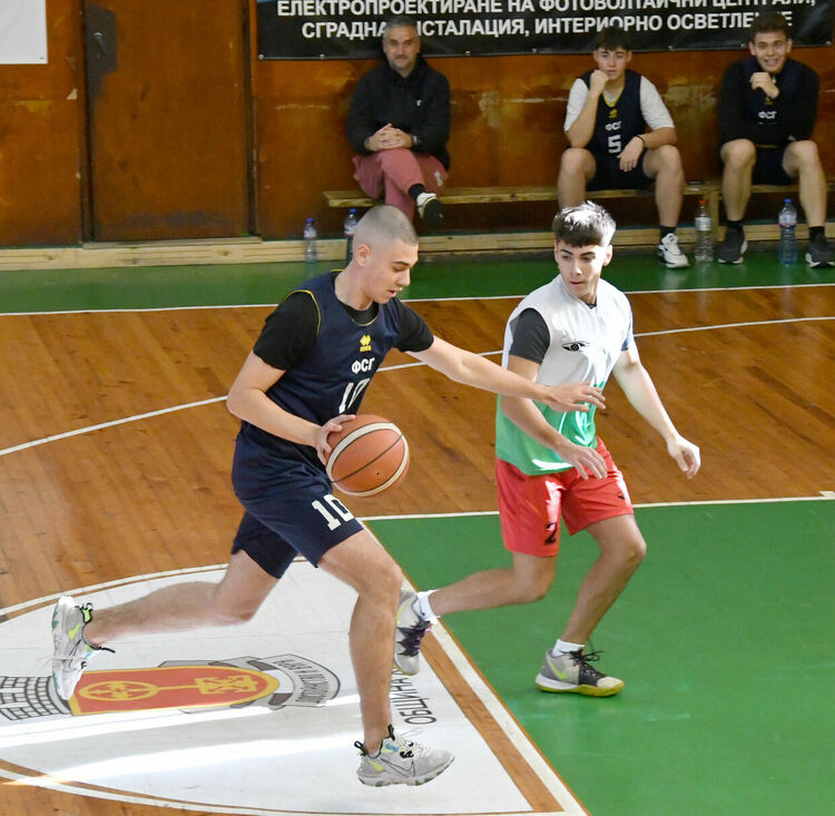 Баскетболистите на ПМГ отново са общински шампиони в Хасково 