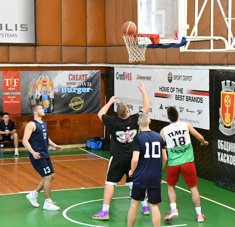 Баскетболистите на ПМГ отново са общински шампиони в Хасково 