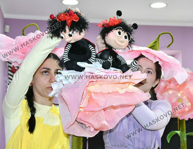 Премиерата на спектакъла за деца „Две калинки“ е в събота в Младежкия център 