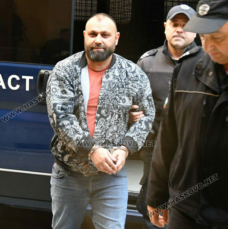 Оставиха в ареста турски шофьор на тир, издирван за каналджийство от властите в Германия