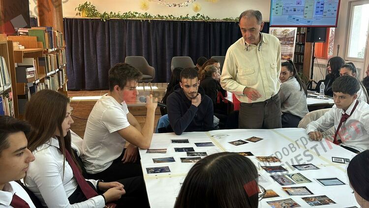 „Анонимните климатици“ са в Димитровград, разясняват темите за екология и икономия, климат и зелена енергия