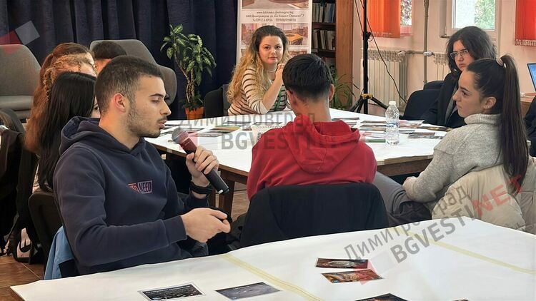 „Анонимните климатици“ са в Димитровград, разясняват темите за екология и икономия, климат и зелена енергия