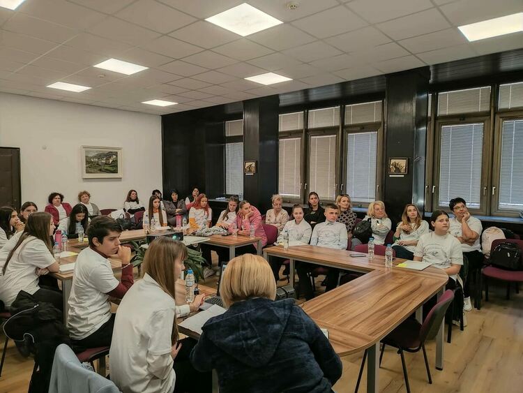 Млади хора от Смолян разсъждаваха върху силата на книгите и четенето