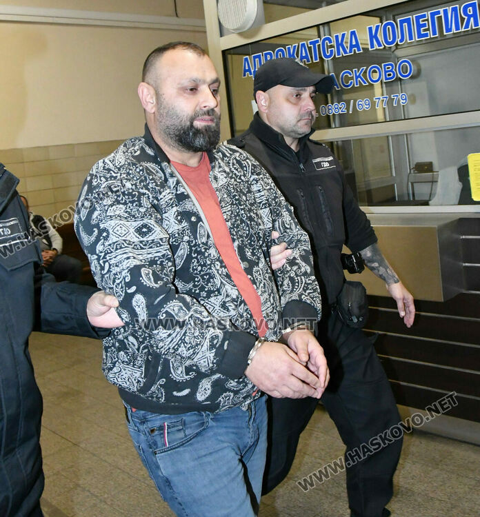 Оставиха в ареста турски шофьор на тир, издирван за каналджийство от властите в Германия