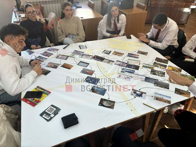 „Анонимните климатици“ са в Димитровград, разясняват темите за екология и икономия, климат и зелена енергия