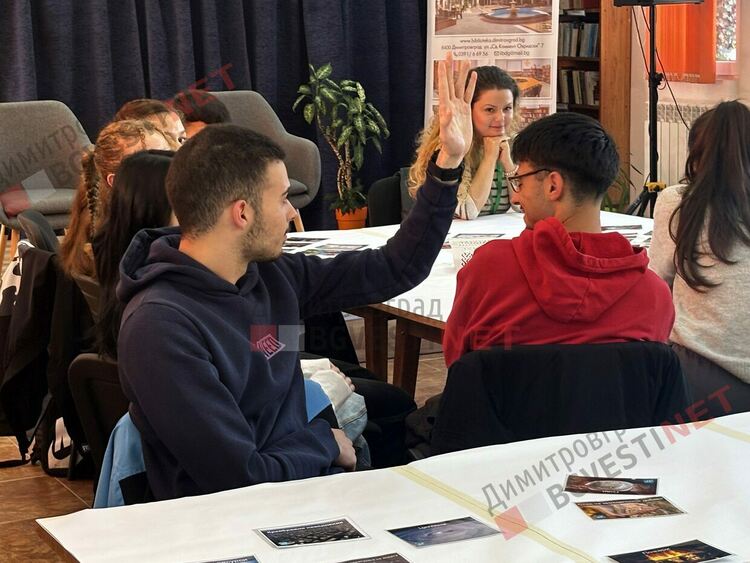 „Анонимните климатици“ са в Димитровград, разясняват темите за екология и икономия, климат и зелена енергия