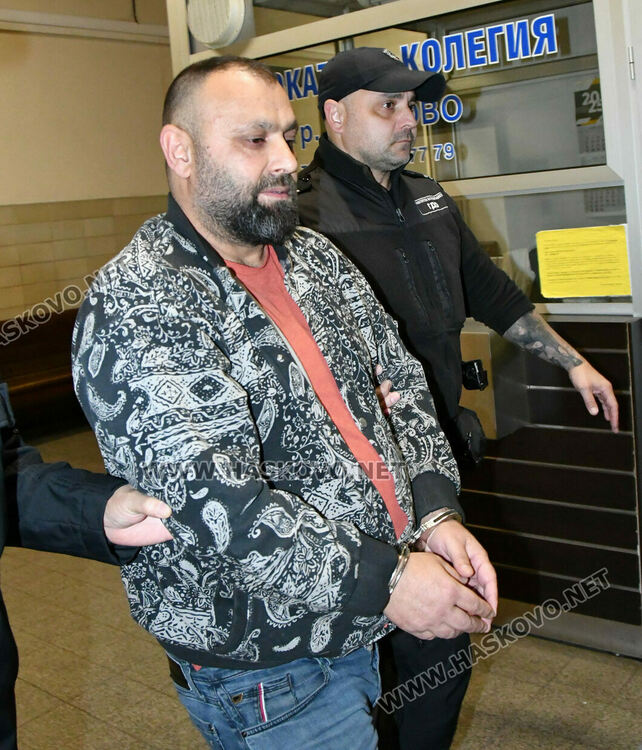 Оставиха в ареста турски шофьор на тир, издирван за каналджийство от властите в Германия