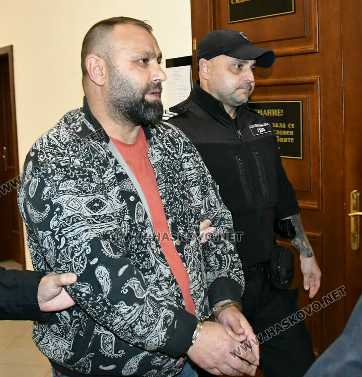 Оставиха в ареста турски шофьор на тир, издирван за каналджийство от властите в Германия