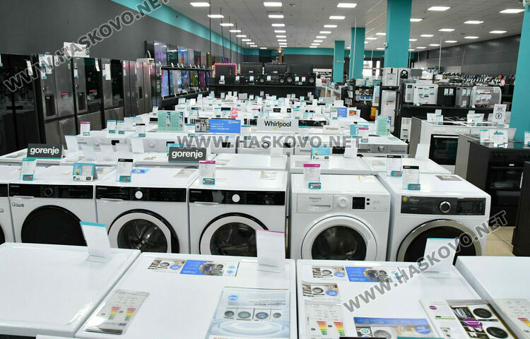 Черният петък дойде в големите вериги за техника в Хасково, ще продължи и в понеделник 