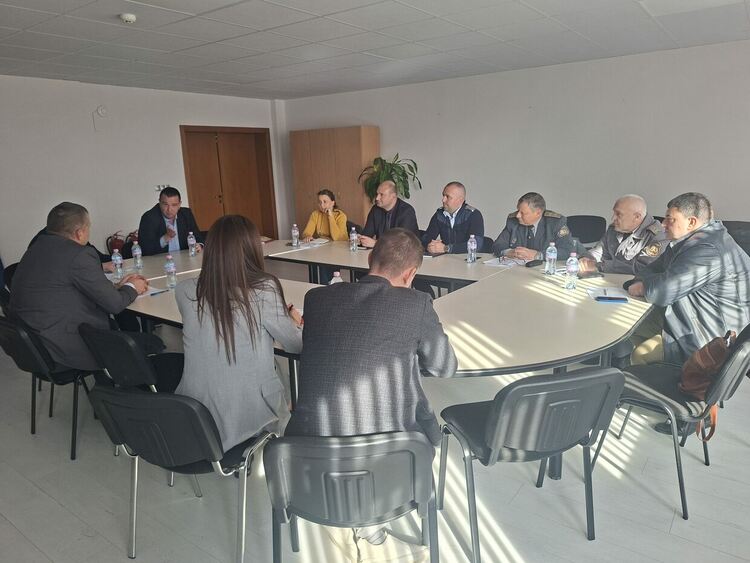 Обсъдиха готовността ни за зимата при областния управител