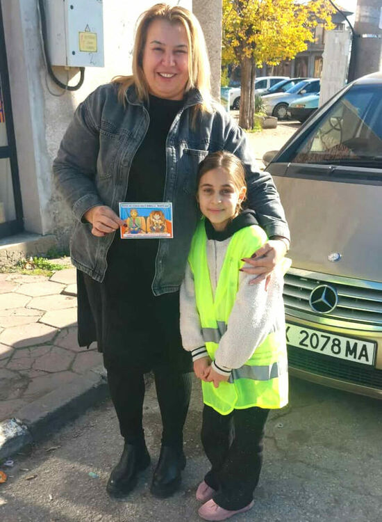 Деца изненадаха водачи с интересни послания