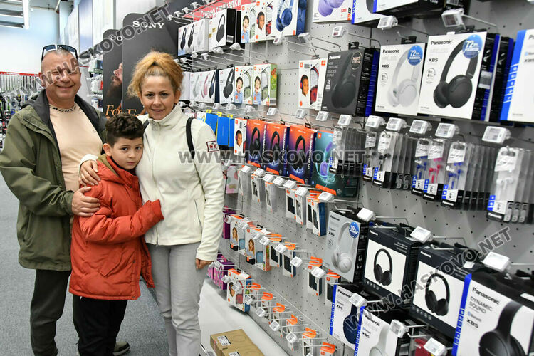 Черният петък дойде в големите вериги за техника в Хасково, ще продължи и в понеделник 