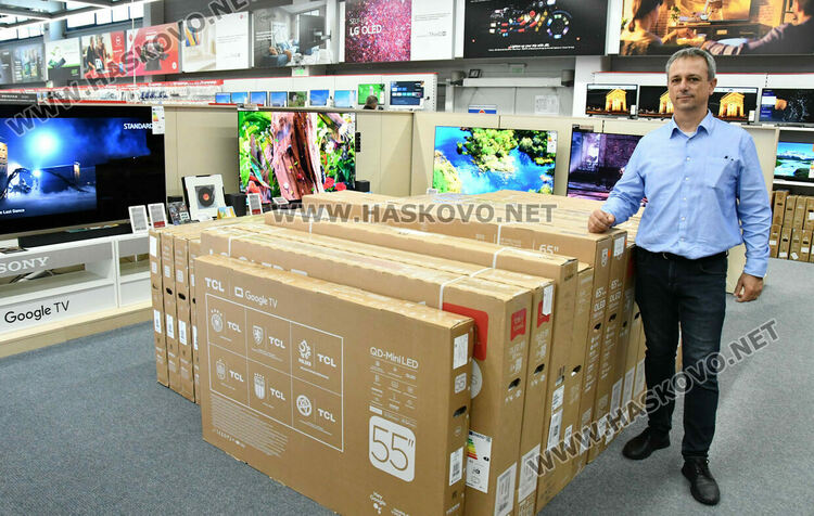 Черният петък дойде в големите вериги за техника в Хасково, ще продължи и в понеделник 