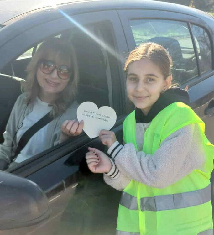 Деца изненадаха водачи с интересни послания