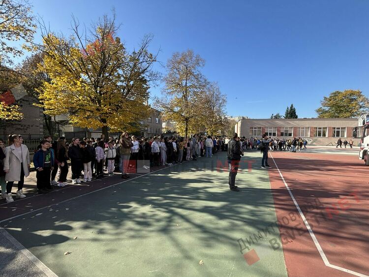 "Спасиха" директорка на училище през прозореца на 4-ия етаж по време на учебна евакуация в Димитровград