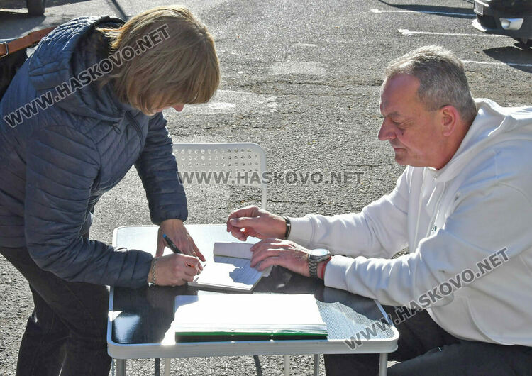 Мобилен пункт приема опасни отпадъци на пл. „Спартак“ в Хасково