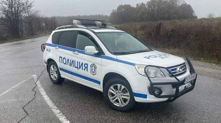 Задржаха трима за отвличане на млада жена, похитената е открита 