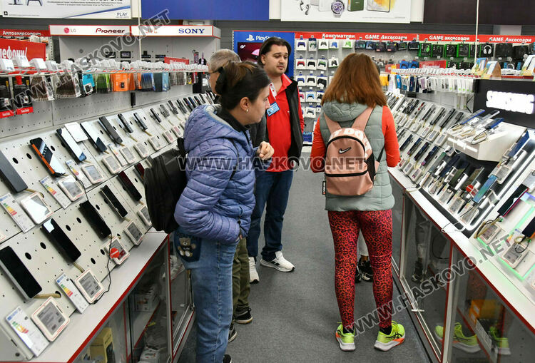 Черният петък дойде в големите вериги за техника в Хасково, ще продължи и в понеделник 