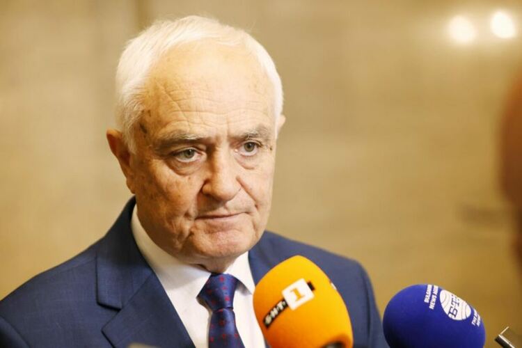 Министърът на отбраната Атанас Запрянов