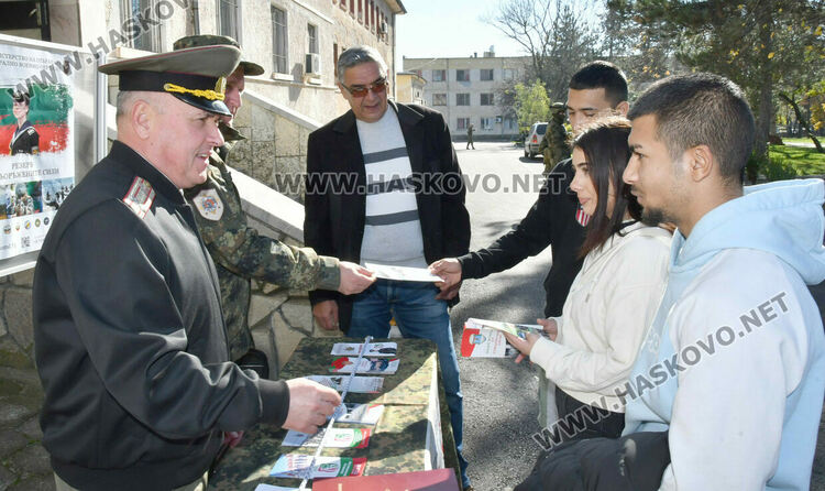 Военните формирования в Хасково и Корен с отворени врати преди Празника на сухопътните войски