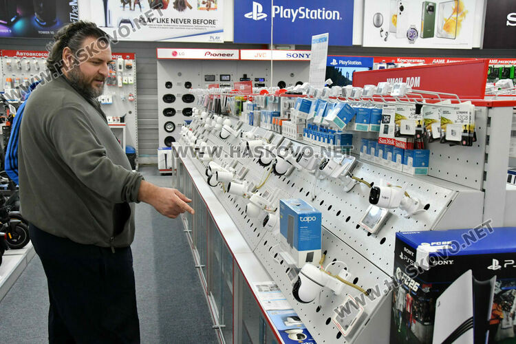 Черният петък дойде в големите вериги за техника в Хасково, ще продължи и в понеделник 