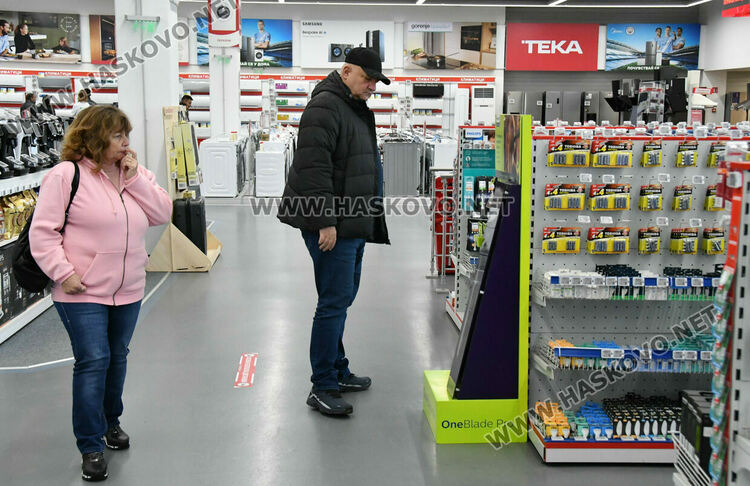 Черният петък дойде в големите вериги за техника в Хасково, ще продължи и в понеделник 