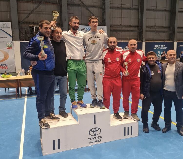 Класиците от Хасково с поредни успехи на тепиха