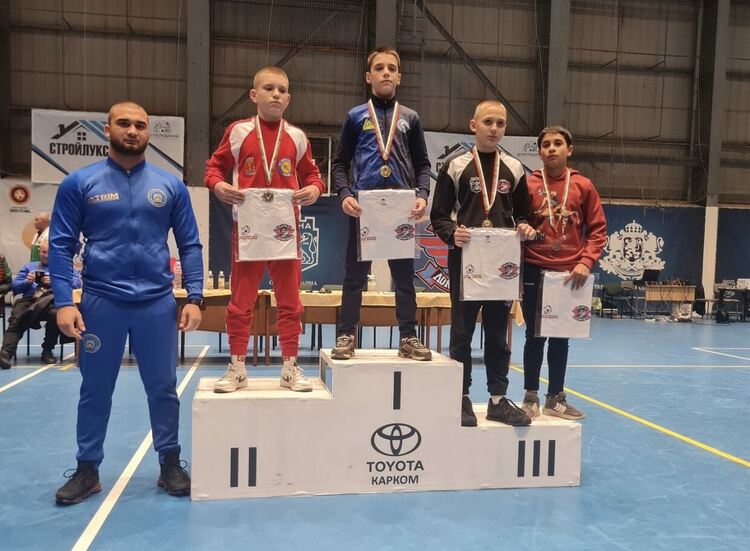 Класиците от Хасково с поредни успехи на тепиха