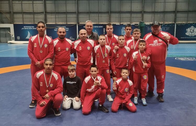 Класиците от Хасково с поредни успехи на тепиха