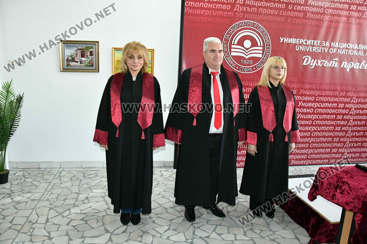 169 студенти от филиала на УНСС в Хасково тържествено получиха дипломите си