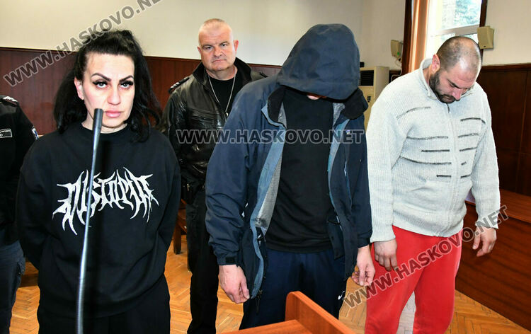 Оставиха за постоянно в ареста похитителите на  21-годишна жена 