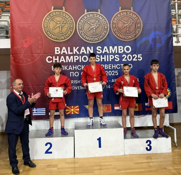 Александър Вълканов донесе титла за България от Балканското първенство по самбо