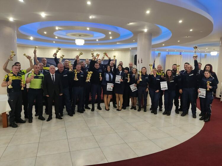 Георги Карапаунов от ОДМВР-Смолян е носител на приза „Пътен полицай на годината-2025“