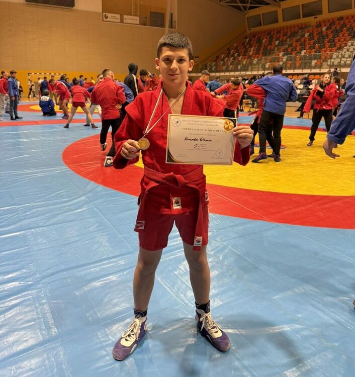 Александър Вълканов донесе титла за България от Балканското първенство по самбо