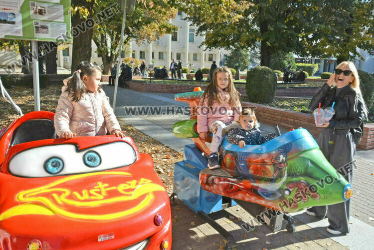 Мъглива и облачна сутрин, с повече слънце през деня