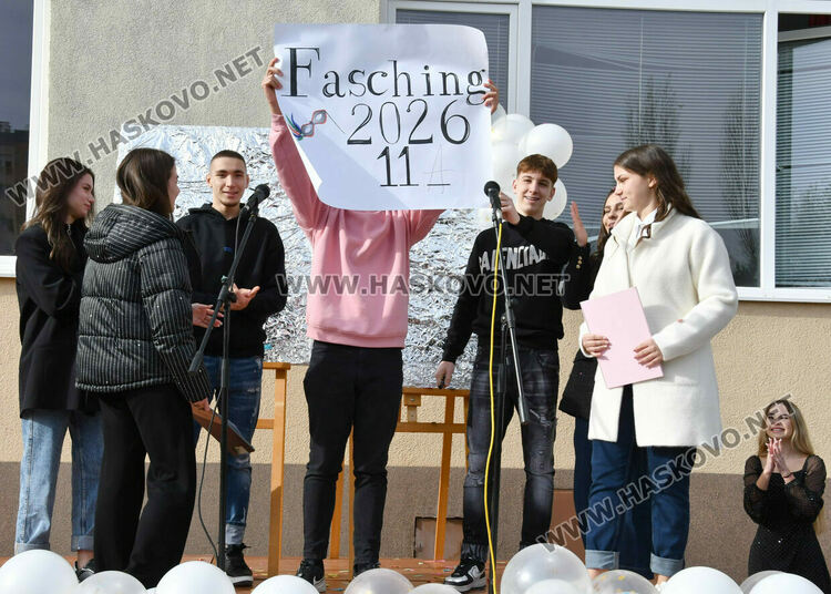 Мартин Бъчваров и Хелена Стойкова са новите принц и принцеса на Езиковата гимназия