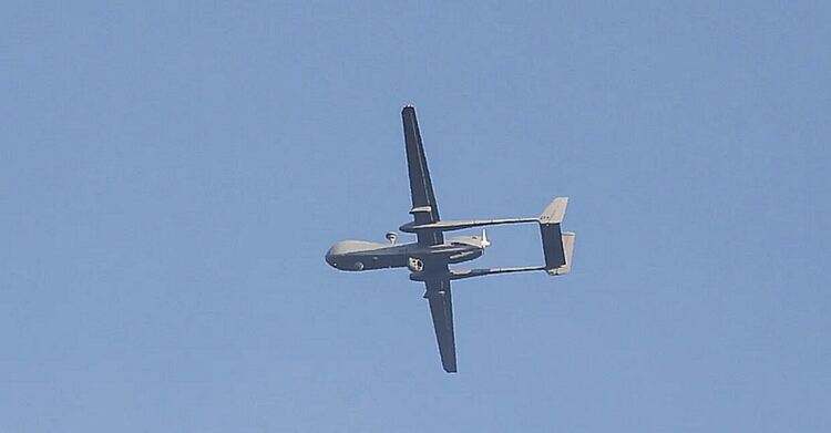 Руски дронове над Черно море: Удар по кораб и евакуация в Румъния