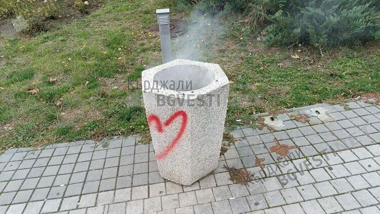 Видеонаблюдението спря погромите над кошчета за боклук, но остана изхвърлянето на незагасени цигари