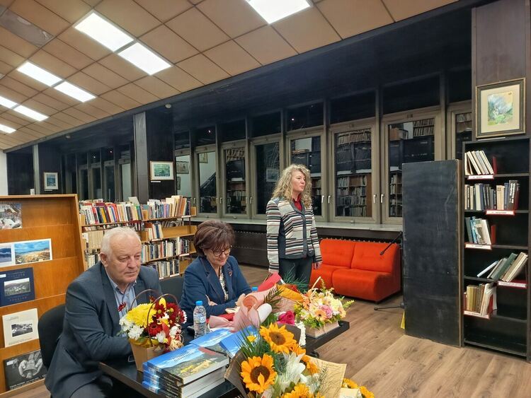 Цвета Караянчева представи в Смолян дебютната си книга "Площад Родопа планина"