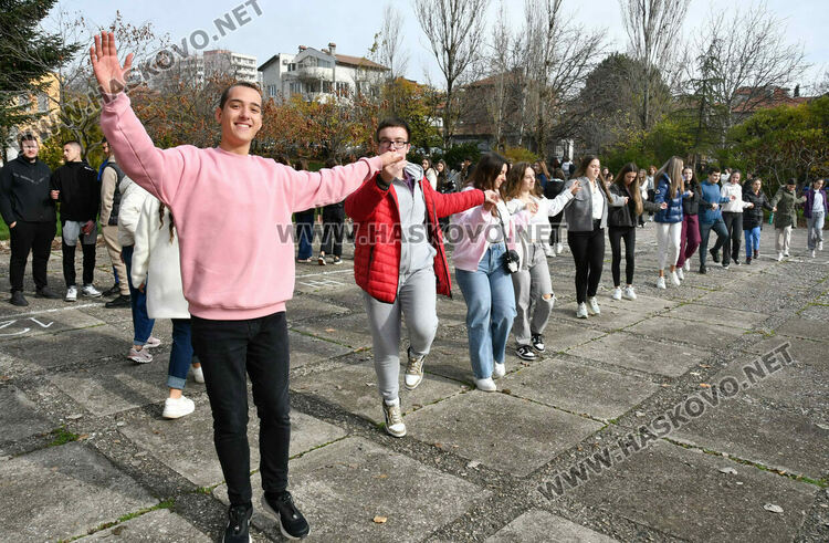 Мартин Бъчваров и Хелена Стойкова са новите принц и принцеса на Езиковата гимназия