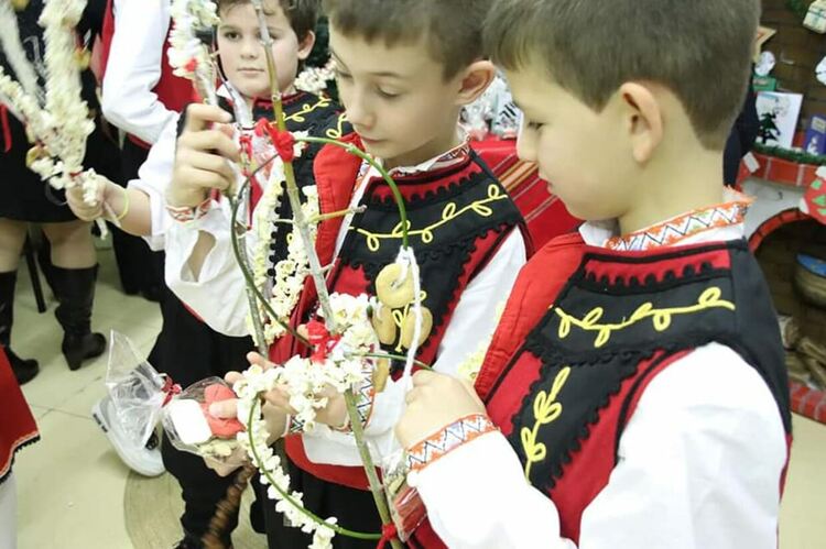 Семеен конкурс за изработване на сурвачка организират в Димитровград 